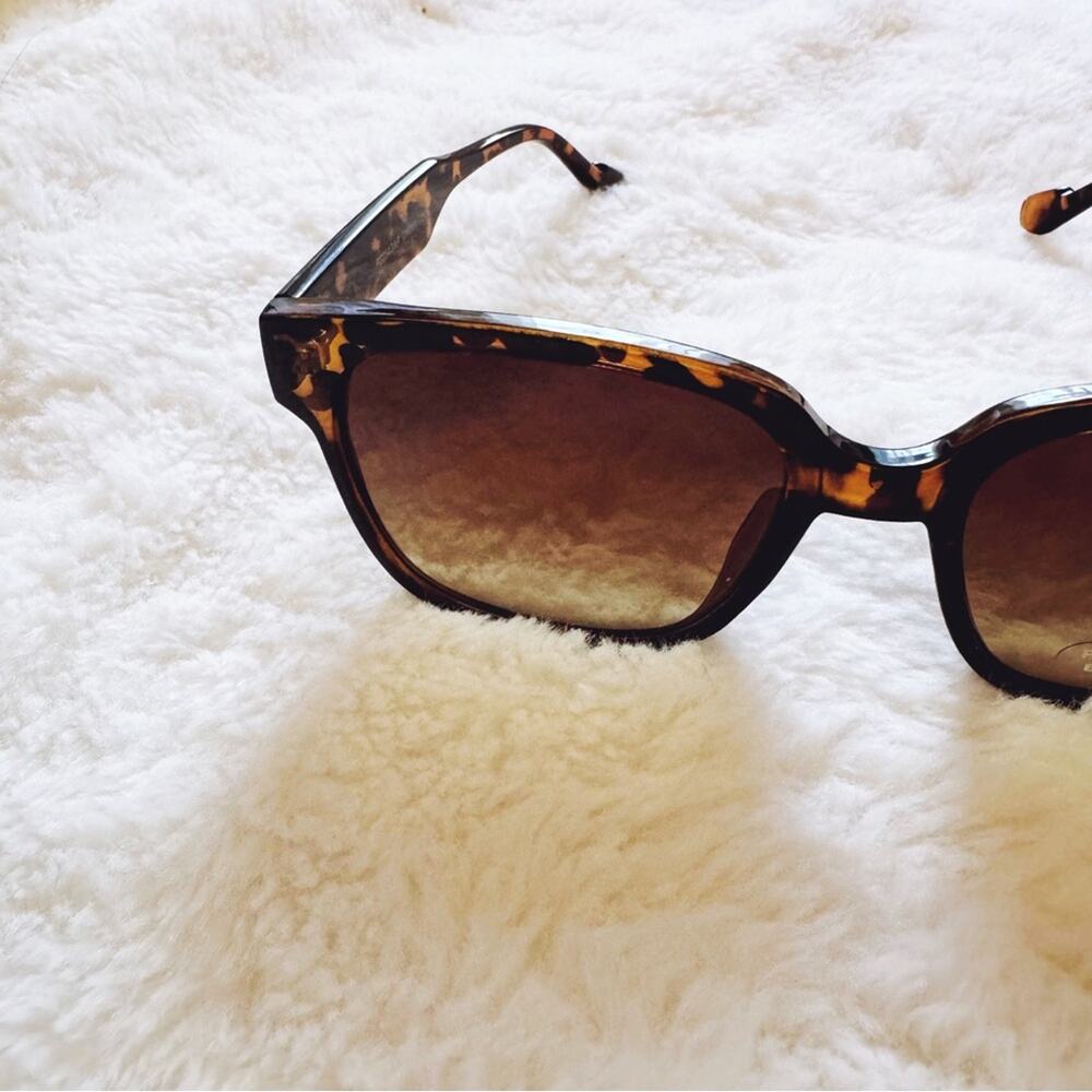 Oliver Tortoise Brown Oversized Chic Sunglasses - Picture 4 of 10